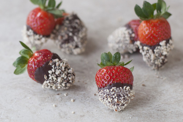 Dark Chocolate and Almond Covered Strawberries Recipe